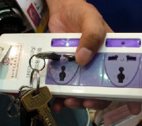 由于具有識別功能，插座只對標準插頭&ldquo;來電&rdquo;人體不受傷害