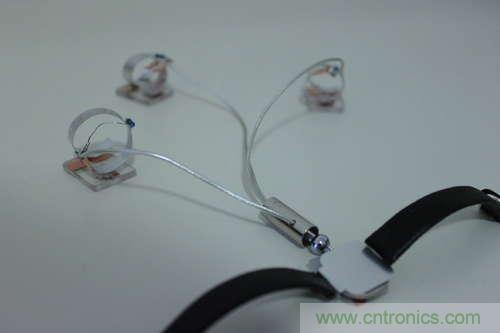 LED多點觸控手套DIY：把各部分焊接起來，測試