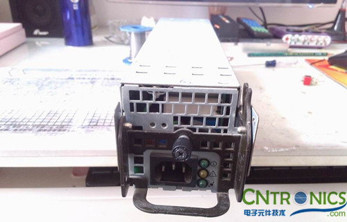 網(wǎng)友下雪天拆解DELL 12V 57.3A的開關(guān)電源自?shī)首詷? width=