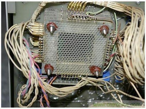 經(jīng)典懷舊拆解！歷史彌留的可編程科學(xué)計(jì)算器 from 1966