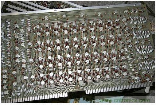 經(jīng)典懷舊拆解！歷史彌留的可編程科學(xué)計(jì)算器 from 1966