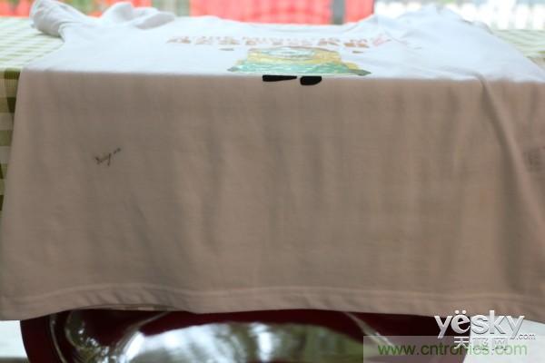 只有奶瓶大小的閃電去漬小神器 &mdash;&mdash;海爾咕咚手持式洗衣機(jī)