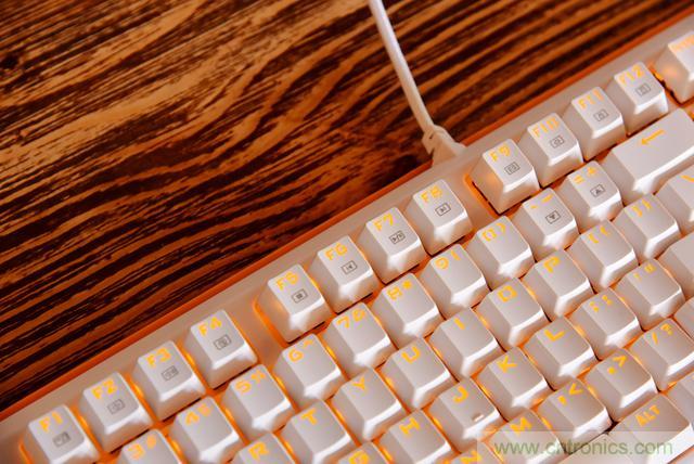 左手寫愛，右手寫他&mdash;&mdash;從此鍵盤鼠標不分家！