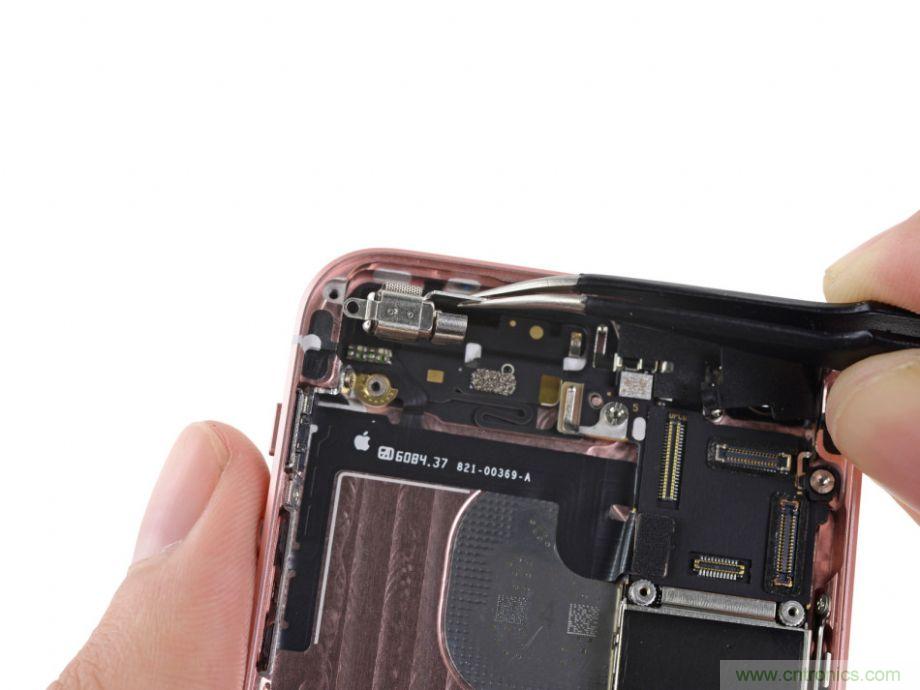有什么地方沒有變？iPhone SE真機拆解