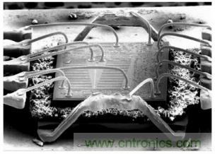 如何降低電路&ldquo;熱回路&rdquo;影響，實現低 EMI 高效電源器件設計