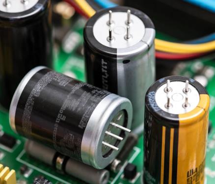 電容選型避坑手冊：參數、成本與場景化適配邏輯